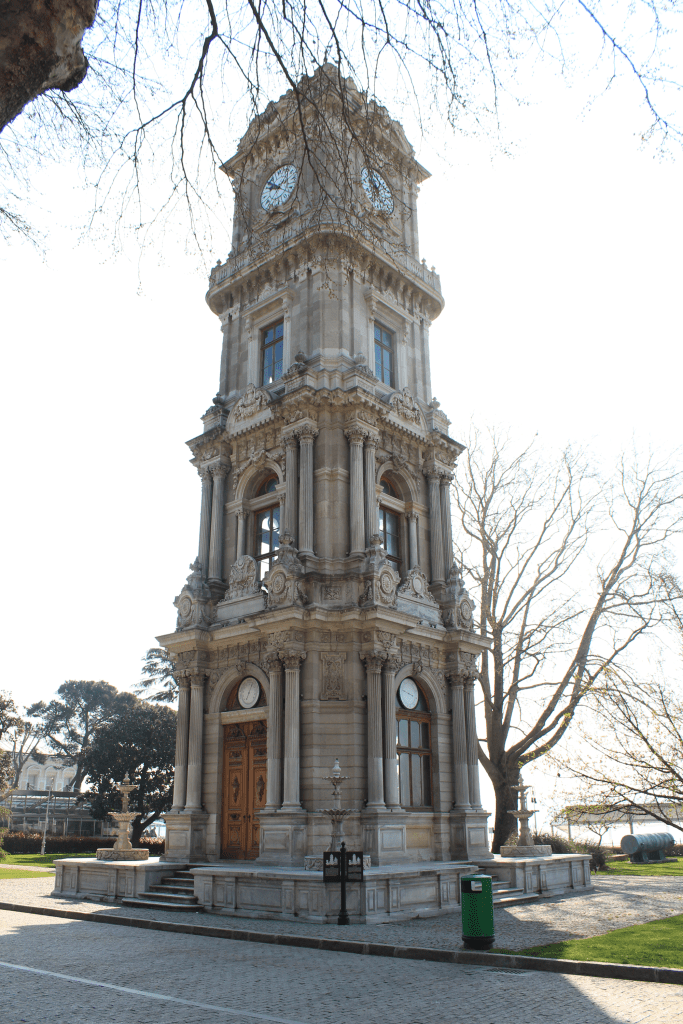 돌마바흐체 시계탑